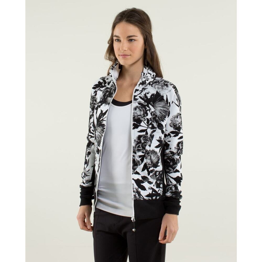 Lululemon Calm & Cozy Jacket Brisk Bloom Black White Cotton Fleece Sz 8 ~ RARE!!